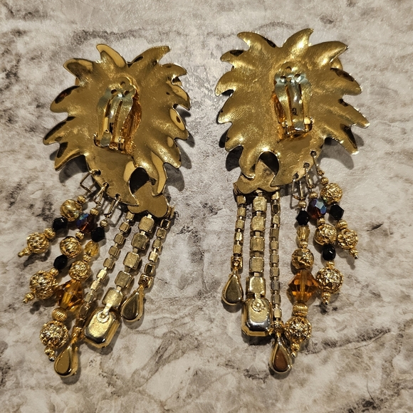 Clip on Earrings - Picture 2 of 3